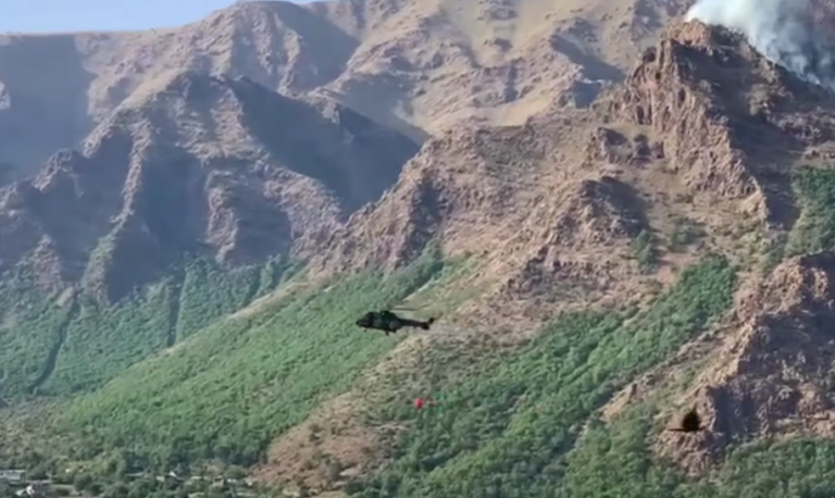 Flakët në Bulqizë mbeten aktive, dy helikopterë në aksion prej rreth 4 orësh