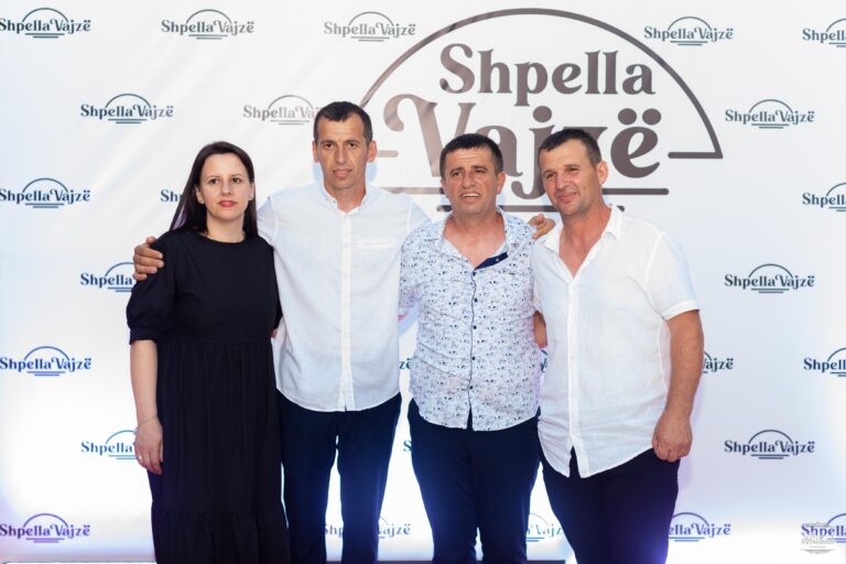 “Shpella Vajzë”, sofra e shtruar e bujarisë labe dhe tre vellëzërit Hitaj!
