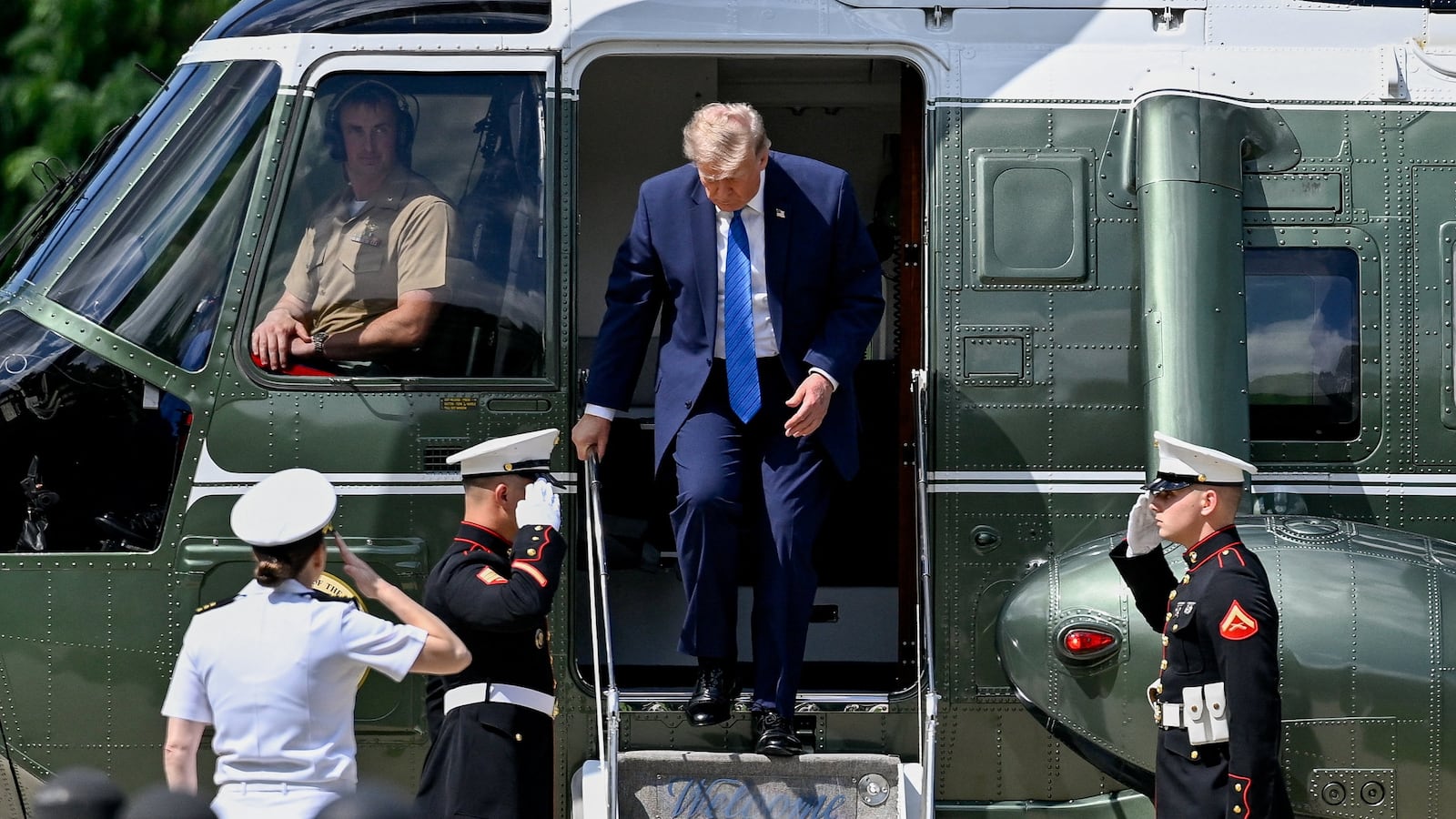 Helikopteri i Trumpit ngrihet nga Shtëpia e Bardhë  shkel rregullat e sigurisë