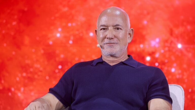 Grupi që përfshin Jeff Bezos blen aksione minoritare në Liverpool FC