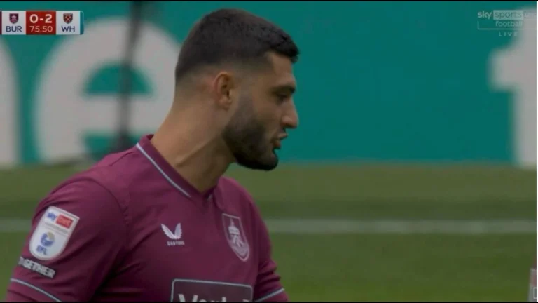 Broja rikthehet në fushë pas një kohe të gjatë, ndihmon Burnley të marrë barazim