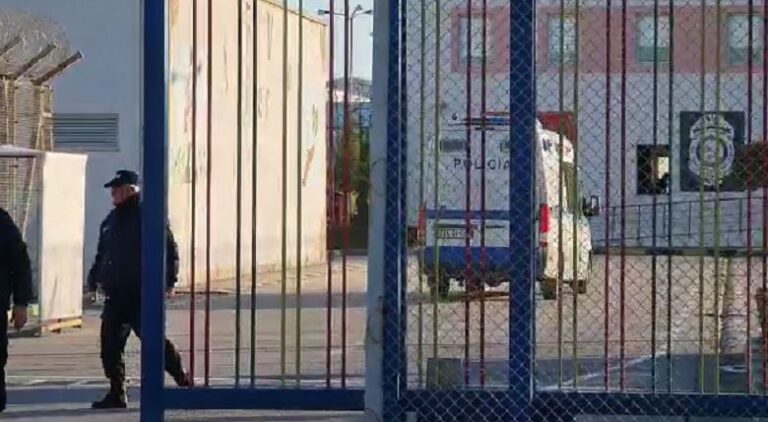 Sherri mes të dënuarve në burgun e Fierit, Komisioni i Disiplinës shqyrton kërkesën për shkarkimin e 6 efektivëve dhe pezullimin e 2 të tjerëve