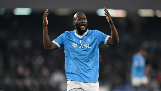 Tregu i Napolit merr frymë  Lukaku gati për Fenerbahçen  Badiashile dhe Favasuli në fokus