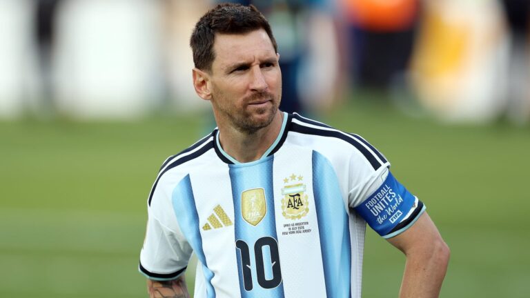 Lionel Messi mendon të tërhiqet nga futbolli pas vdekjes së babait
