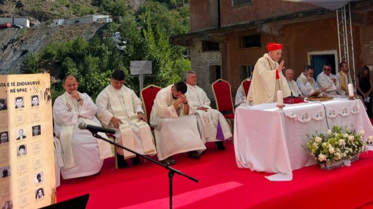 Papa Leoni XIV mesazh Kardinal Simonit: Asnjë burg nuk mund ta ndajë njeriun nga dashuria e Zotit