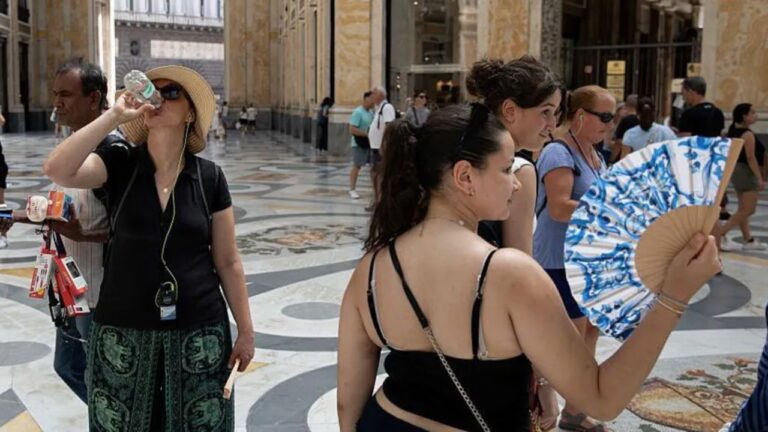 Vala e të nxehtit përfshin Italinë, alarmi i kuq në dhjetëra qytete