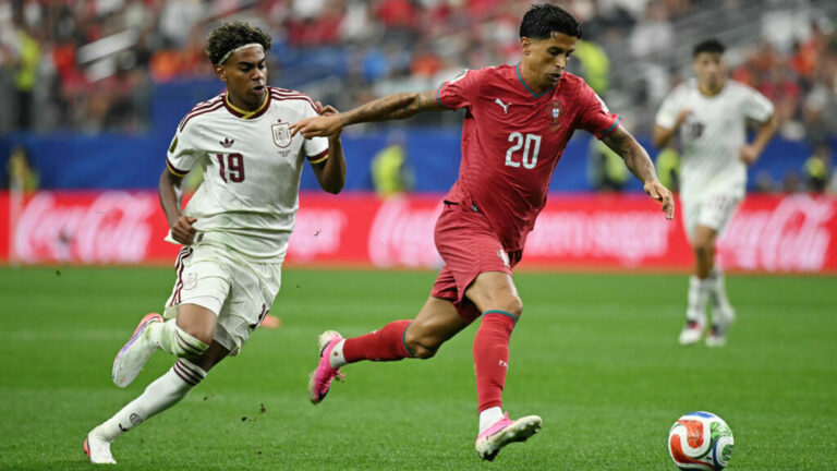 Barcelona zyrtarizon rikthimin e João Cancelos