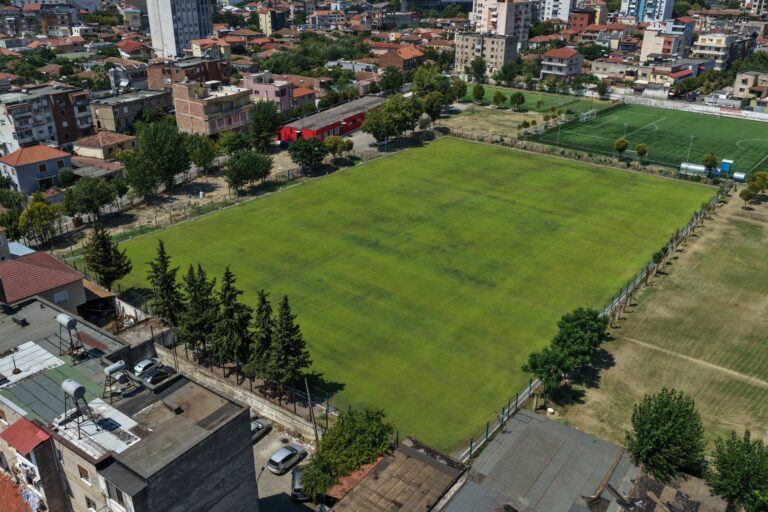 Përfundon rikonstruksioni i fushës me bar natyral në “Shefqet Lamçja”, terren për Euro U-21 2027