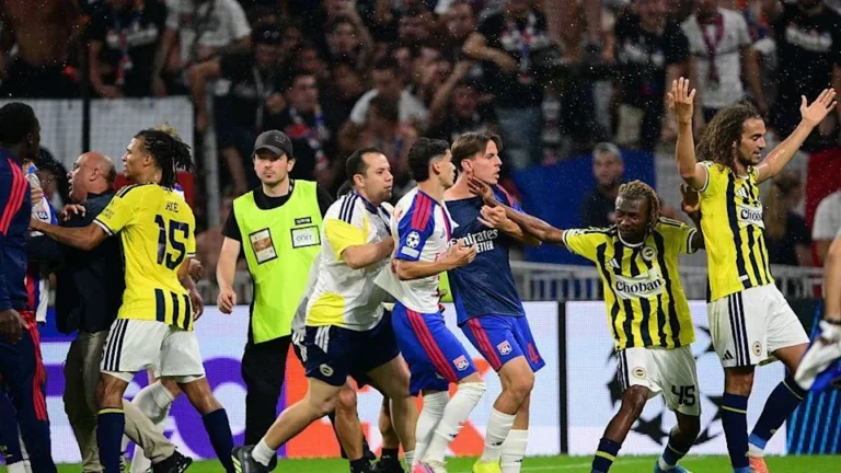 Sherr masiv pas ndeshjes Lyon-Fenerbahçe, Guendouzi shkakton kaos me provokime (VIDEO)