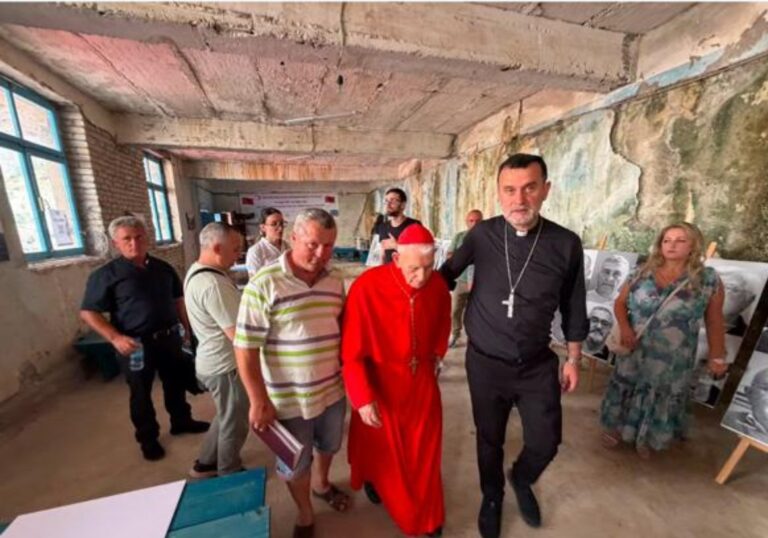 Kardinali Ernest Simoni rikthehet si dëshmitar në Burgun e Spaçit