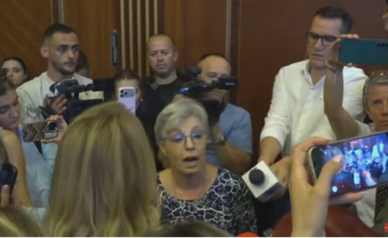 Përplasje mes opozitës dhe LVV në Kuvendin e Kosovës, kërkohet vijimi i seancës konstituive