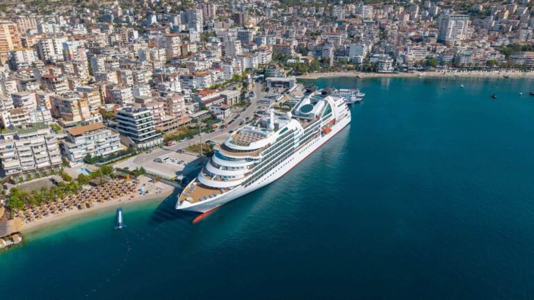 Saranda pret kroçerën “Seabourn Quest”, 467 turistë vizitojnë rivierën shqiptare