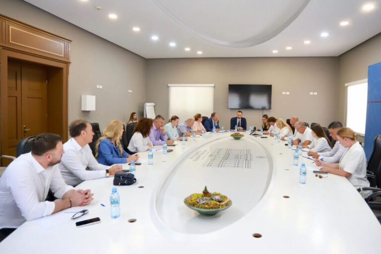 Takim me prefektët e 12 qarqeve, Lamallari kërkon më shumë efikasitet dhe zgjidhje konkrete