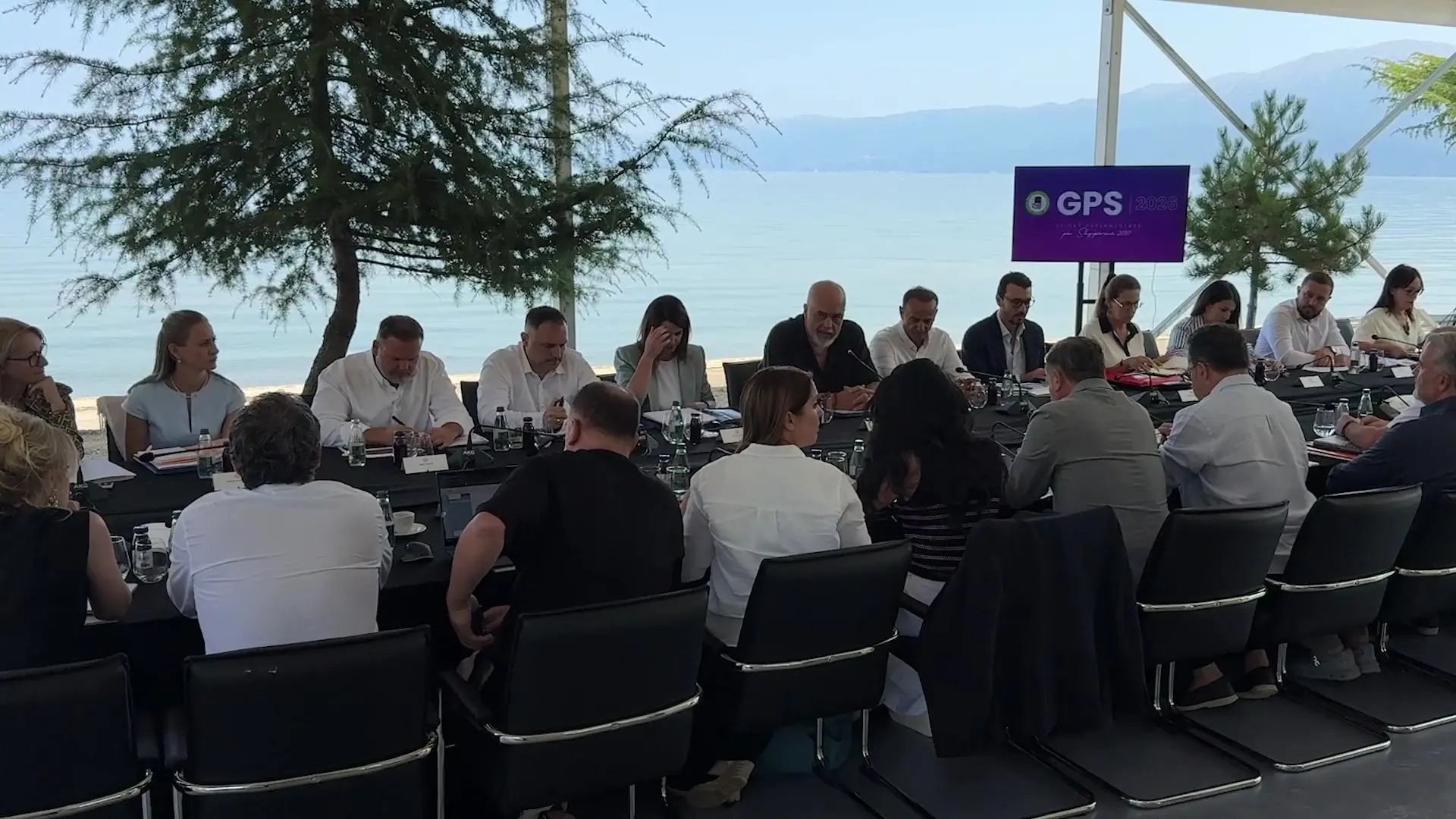 Pas 7 orësh përfundon mbledhja e Ramës me drejtuesit politikë të PS së