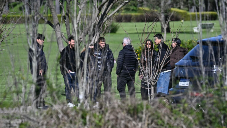 Messi i jep lamtumirën e fundit të atit, ceremonia mortore nën masa të forta sigurie