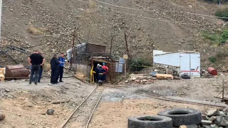 Minatori 40-vjeçar dyshohet i bllokuar në galeri, kërkimet vijojnë në Bulqizë