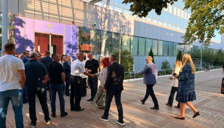 Vijon kriza politike në Kosovë. PDK dhe Aleanca i bllokojnë sërish derën Kurtit para qeverisë