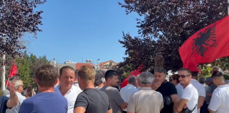 Harta territoriale përplas politikën dhe qytetarët, protesta në Belsh e Selenicë