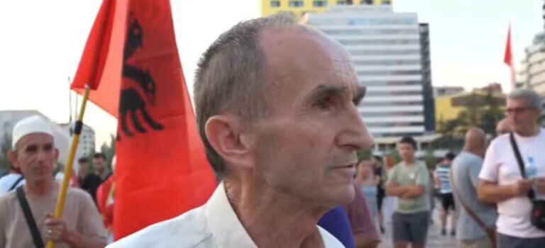 89 ditë protestë, i moshuari: Të caktohet minimumi jetik, të gjithë të ngujohen në shesh