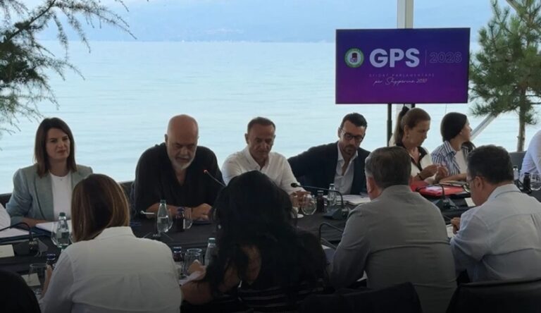 Protestuesit paralajmëruan protestë para selisë, Rama ndryshon vendin e takimit me ministrat dhe drejtuesit politikë