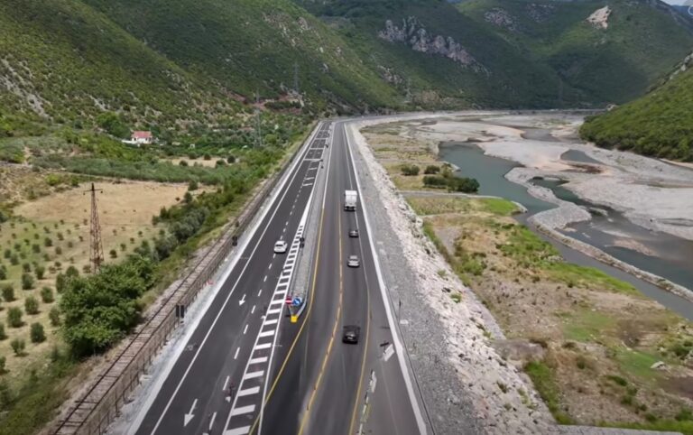 Punimet vijojnë, Rama: Hapet një tjetër segment i Korridorit VIII (Pamjet)
