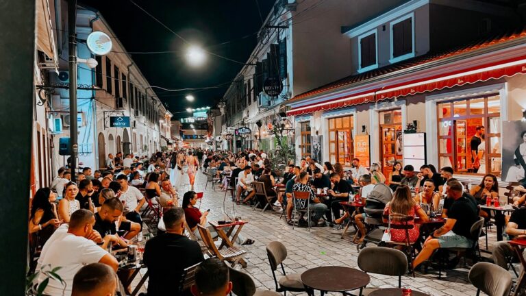 Bukuri e rrallë me turistë në Gjuhadol