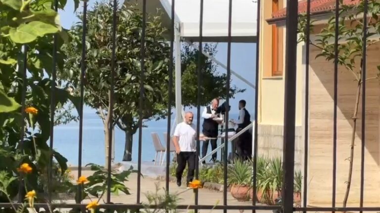 Mbledhja në Pogradec, diskutimet e Ramës me drejtuesit e qarqeve rinisin pas drekës