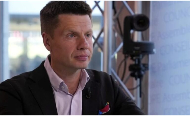 “Zelensky bëri një gabim diplomatik”. Deputeti ukrainas kritikon presidentin për deklaratën në Beograd