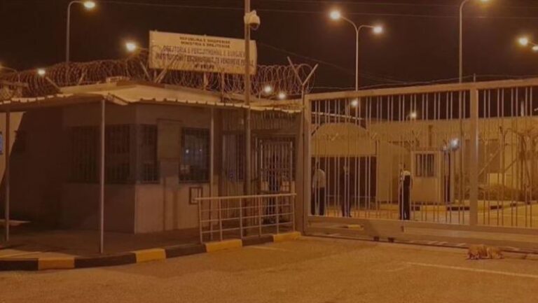 Telefon celular në Burgun e Fierit, masa sigurie për katër punonjës dhe arrestime