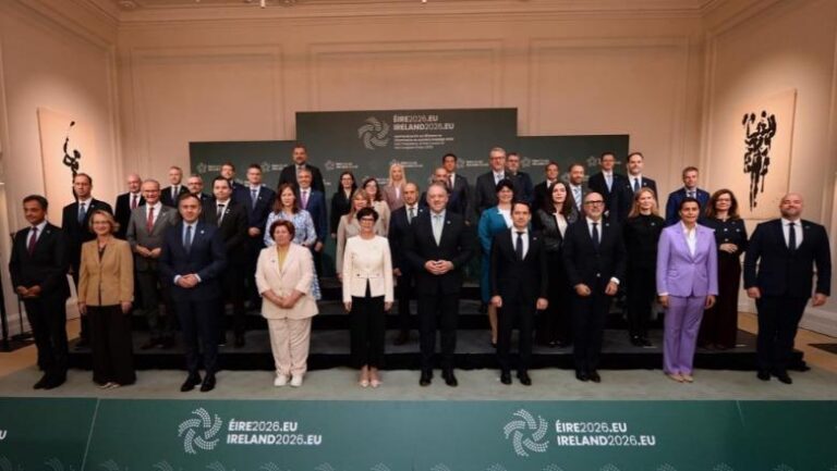 Ministri Hoxha nga Dublini: Shqipëria hyn në fazën vendimtare të integrimit, apel për më shumë bashkëpunim me BE-në