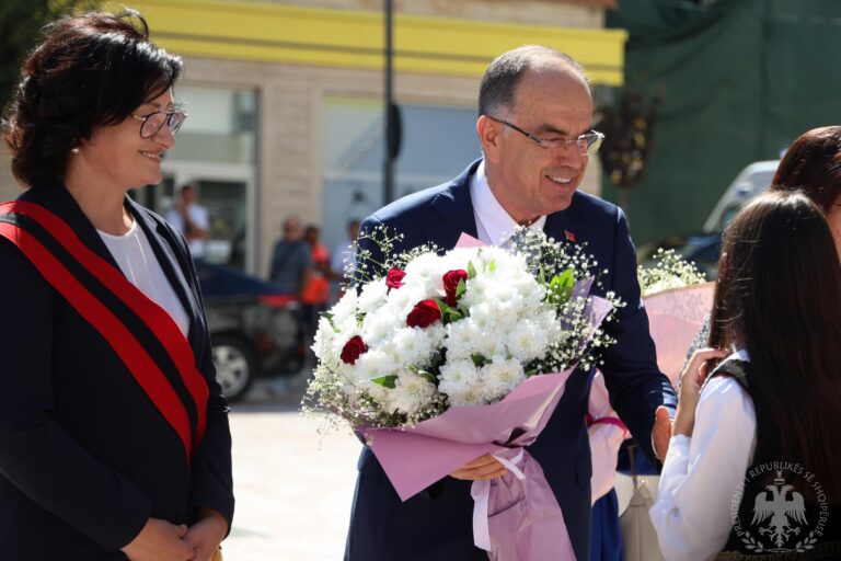 Presidenti Begaj vizitë në Përmet: S’është vetëm vendi i mikpritjes e bujarisë, por edhe vendi i besimit fetar