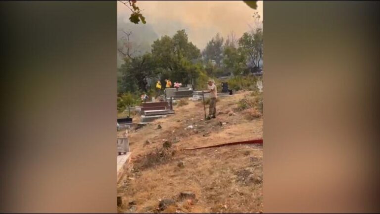 Flakët përfshinë varrezat, kryebashkiaku Ndreu: S’ka vend për panik, zjarri në Rras u shua pa dëme serioze