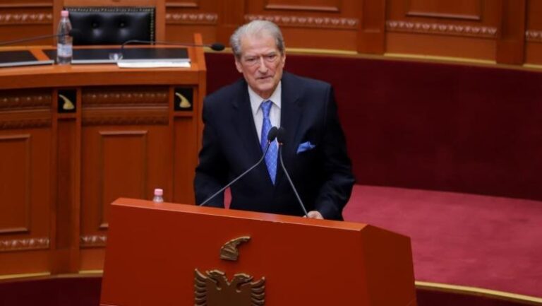 Berisha për Vlora Hysenin: Shërbëtore e Ramës dhe Vuçiçit, siguria e vendit është shembur totalisht