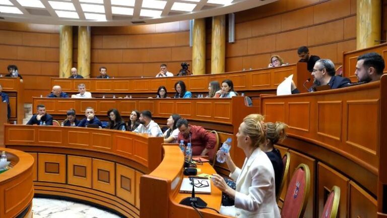 Tensione në Këshillin e Tiranës, Zeneli: Relacioni jo vendimmarrës! Zhulali: Kjo s’është lojë me harta