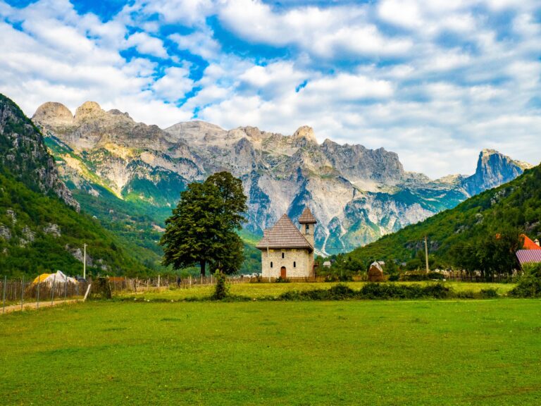 Shkodër, fluks vizitorësh në destinacionet turistike dhe natyrore, nga Alpet e Thethit te bregdeti i Velipojës
