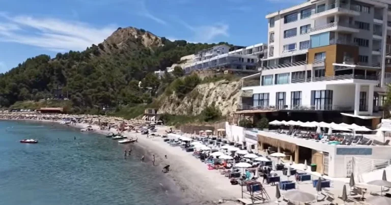 Durrës, boom punësimi edhe pas sezonit turistik: 3 200 leje për punëtorë të huaj në 8 muaj