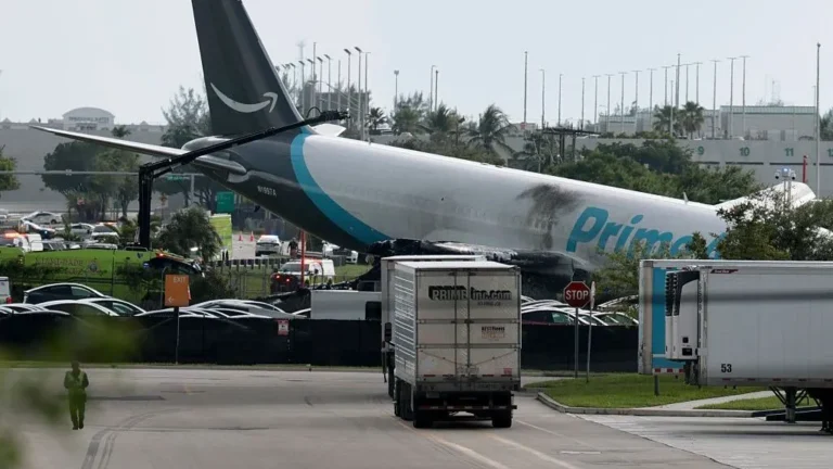 BBC: Pesë të vdekur pas rrëzimit të një aeroplani mallrash të Amazon në aeroportin e Miamit