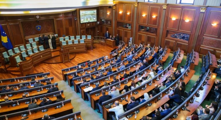 Haxhiu thirrje PDK-së të kthehet në sallë! opozita refuzon, në Kuvend vetëm 84 deputetë