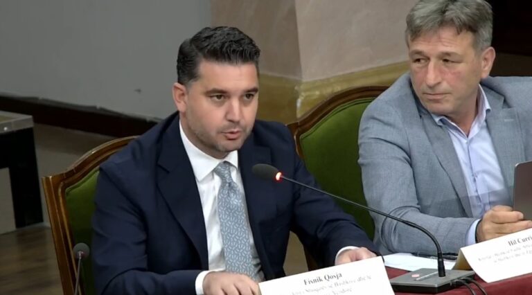 Kryebashkiaku Qosja mbështet draftin e opozitës: Më shumë bashki dhe financim për çdo kompetencë