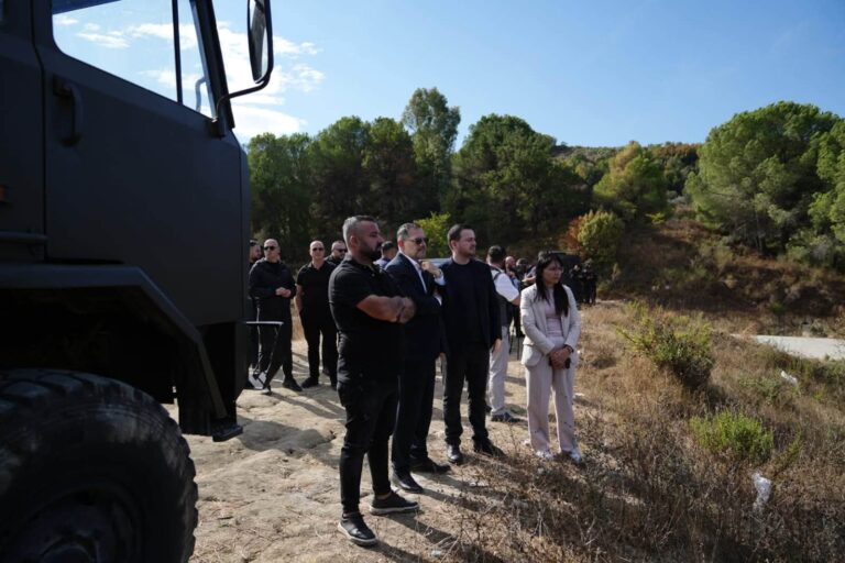 Pastrimi i rezervuarit të Kasharajt vijon, ministri Nufi: 49 efektivë, 11 mjete dhe 3 gomone të FA në terren