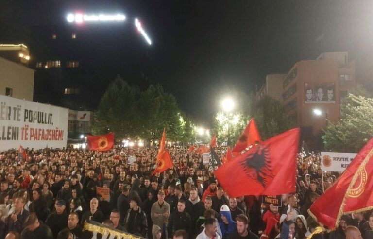 Dita e 7-të e protestës në Prishtinë kundër vendimit nga Haga për ish-krerët e UÇK-së