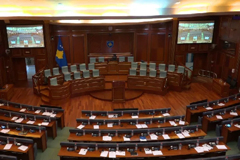 Një muaj pritje, sot vazhdon seanca për konstituimin e Kuvendit