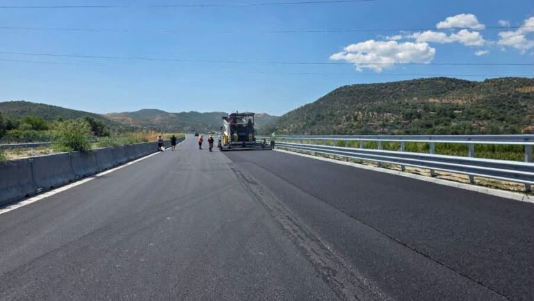 Rama: Elbasan–Rrogozhinë, kantieri i rrugës hyn në fazën përfundimtare, 87% e punimeve të realizuara