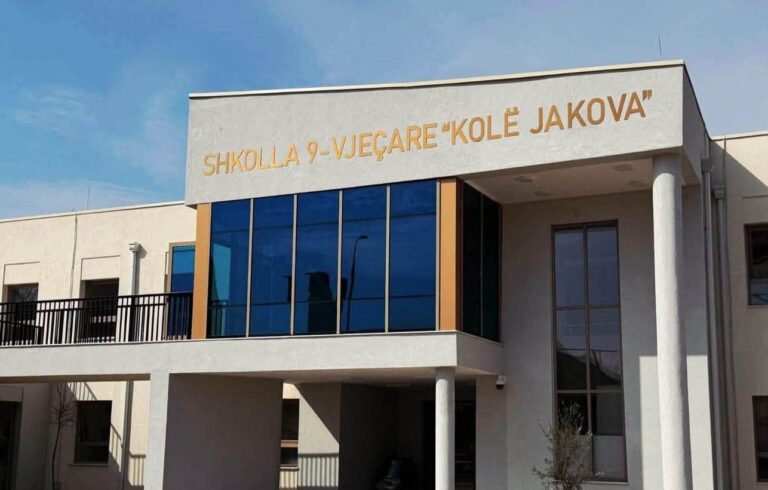 Shkolla ”Kolë Jakova” bëhet qendër komunitare, Rama ndan pamjet: Ambiente të reja për 500 nxënës