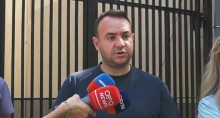 11 protestues të shoqëruar, ‘shpërthen’ Balliu: Në burg duhet të ishte Balluku, dhe hajdutët e qeverisë