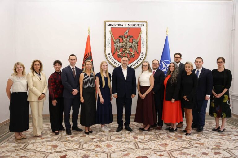 Ministri Nufi mikpret zyrtarë të SHBA-së: Shqipëria, kontribuuese faktike e mbrojtjes kolektive