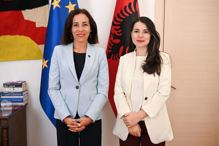 Ministrja Pirdeni takon ambasadoren e BE-së: Fokus te reforma e administratës publike dhe lufta kundër korrupsionit