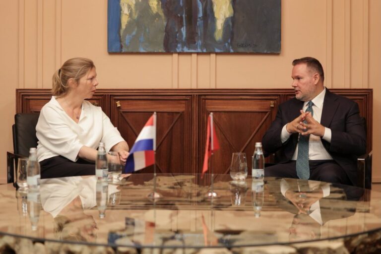 Ministri Demo takon ambasadoren e Holandës, në fokus lufta kundër krimit të organizuar