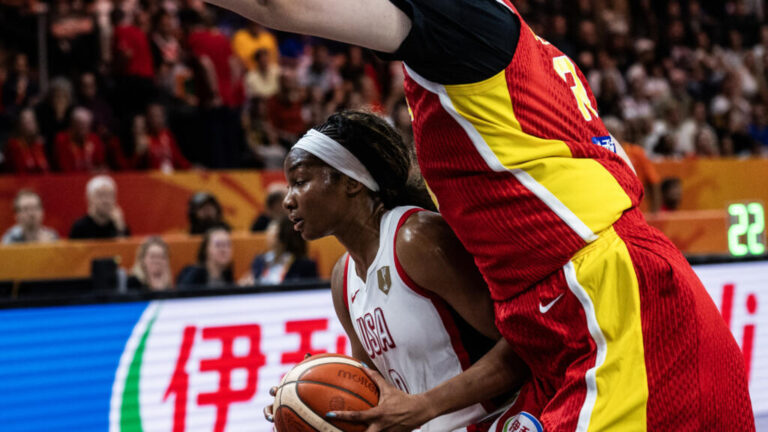 Talentja kineze në basketboll është 223 cm e gjatë