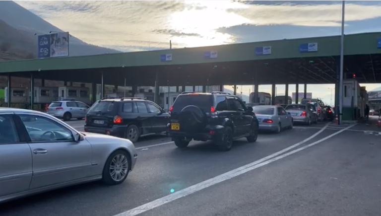 Morinë, mbi 15 mijë qytetarë hyjnë në Shqipëri brenda 4 orësh